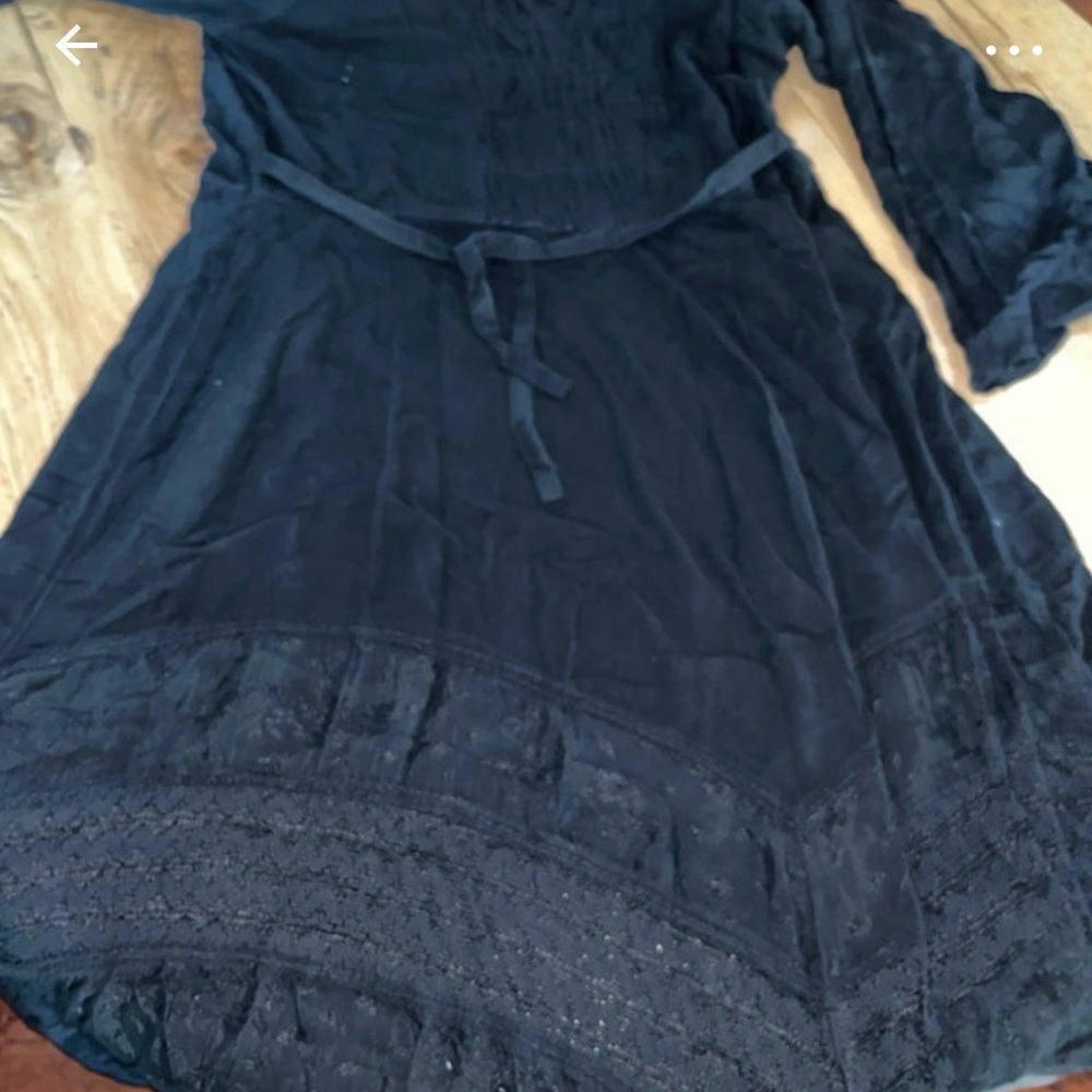 M-xlg boho maxi black dress with flutter sleeves. Ties over bodice and in back.